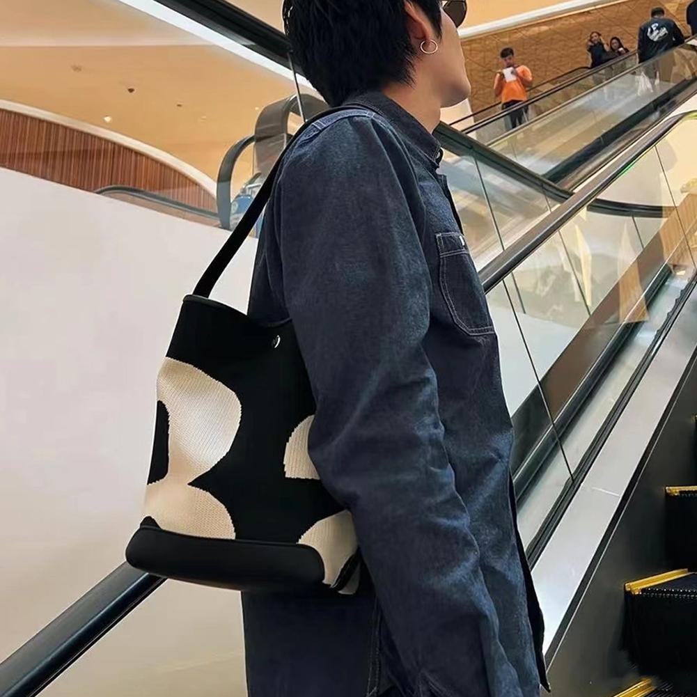 กระเป๋าทรงถัง ซอก แบรนด์อินเทรนด์แฟชั่นกระเป๋าสะพายไหล่ผู้หญิงความจุขนาดใหญ่เรียบง่าย สิริ กระเป๋า