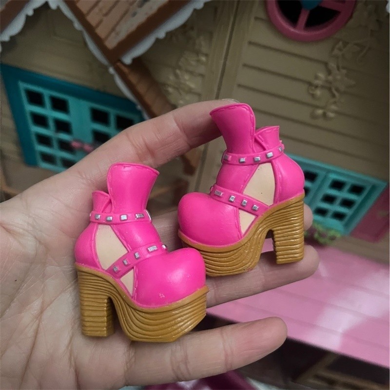 รองเท ้ ากุหลาบสําหรับ 24 ซม . Bratz ตุ ๊ กตาปากใหญ ่ เครื ่ องเทศสาวอุปกรณ ์ เสริมใส ่ รองเท ้ า