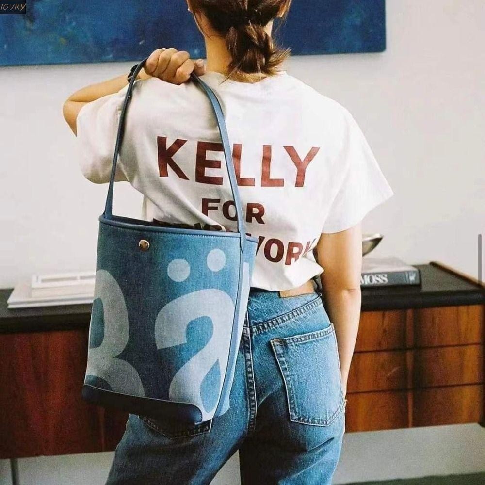 กระเป๋าสะพาย IVORY Thailand, กระเป๋าทรงถังไทย Rally Movement ความจุขนาดใหญ่,การออกแบบแฟชั่นสไตล์เกาหลี Ins Rally Movement Canvas Tote Bag Girls/Female