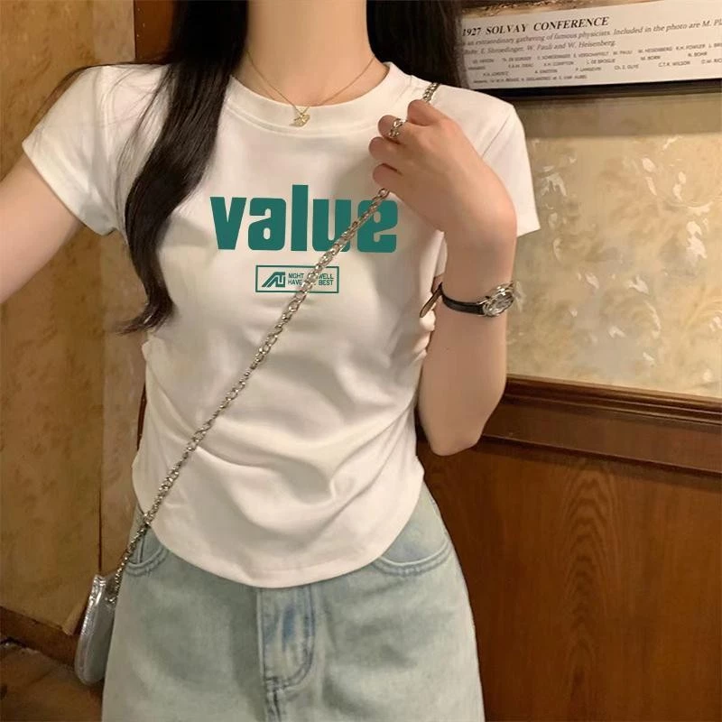 เสื้อยืดเกาหลีสั้นหญิงสวยแพร่กระจายความเป็นเอกลักษณ์ เสื้อรัดรูปเสื้อครอปฤดูร้อนอเนกประสงค์บางบางไหล่เสื้อยืดผู้หญิง