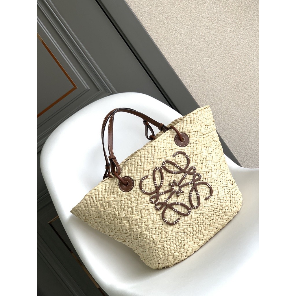 LO/*we Iaraka Palm Fiber and Calf Leather Anagram Basket Bag&&-*