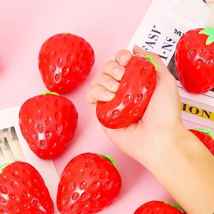 สเตอเบอรี่ สกุชชี่ สกุชชี่สตรอเบอร์รี่ ของเล่น ยืดได้บีบได้หดได้ สตรอเบอร์รี่บีบ เล่นคลายเครียด บีบมือเสริมพัฒนาการ