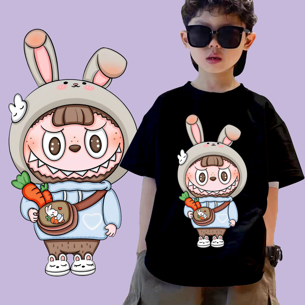   【เสื้อยืดใหม่】เสื้อยืด ผ้าฝ้ายแท้ พิมพ์ลาย Labubu Pop Mart ยอดนิยม สําหรับเด็ก มี 8 สี