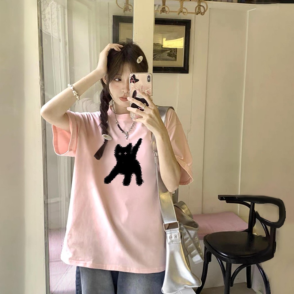 Basiใหม่ เสื้อยืดสีชมพู คอกลม Oversize ผ้าคอตตอน ลายแมวน่ารักๆCAT ผ้าไม่ยืดไม่ย้วย แฟชั่นเกาหลีชิค