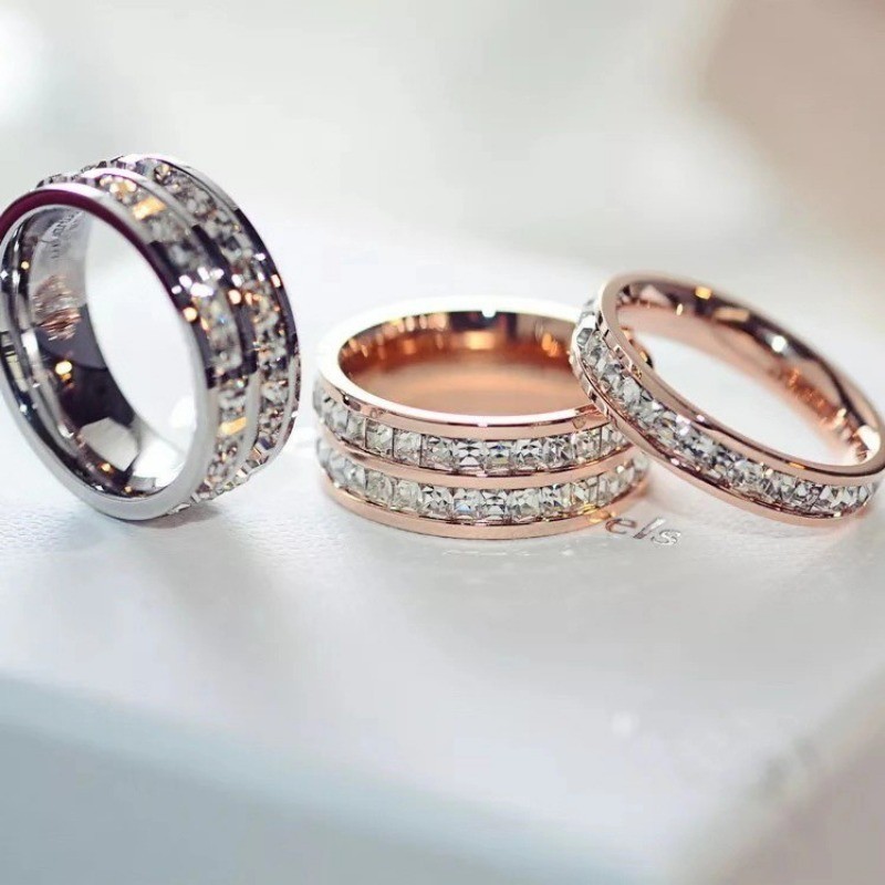 แฟชั่นที่ไม่ซ้ํากัน All-Match Double-Layer Diamond-Studded แหวนเหล็กไทเทเนียมเดี่ยวแถว/สองแถวชุบ 18K แหวนทองสาว