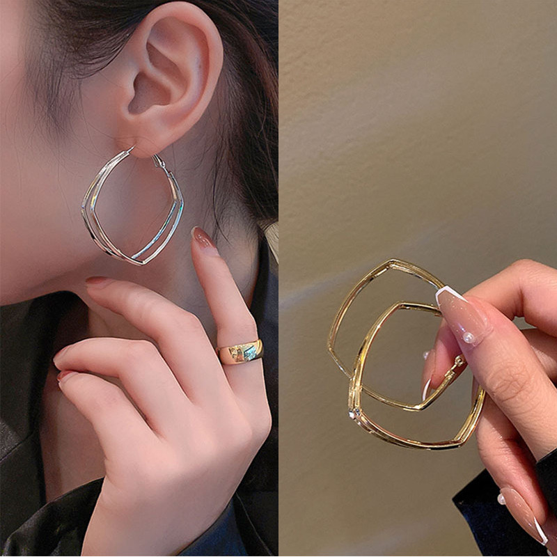 ต ่ างหูโลหะสแควร ์ แฟชั ่ นเกาหลี Elegant Simple ต ่ างหูเครื ่ องประดับอุปกรณ ์ เสริมสําหรับผู ้ หญิง