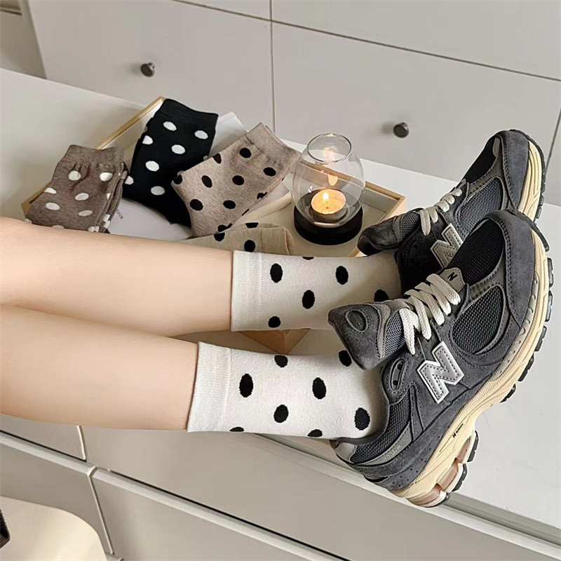 Brown Series Black Big Polka Dot สไตล์ญี่ปุ่น All-Match Sweet Mid-Tube Socks ผู้หญิง