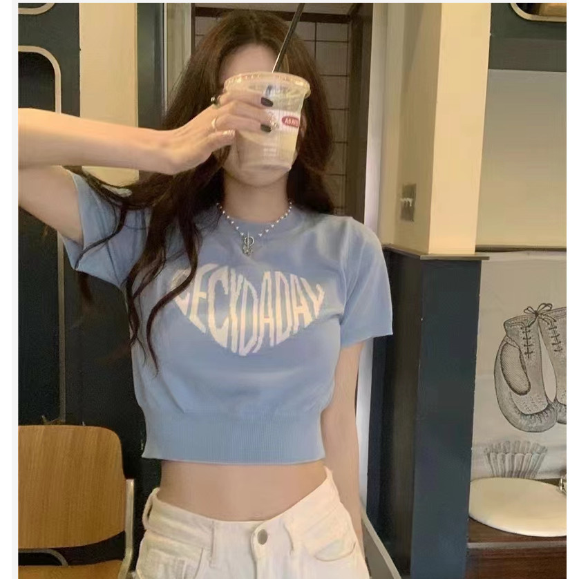 2025 สไตล์ใหม่ฤดูร้อน Cool Sweet Love Heart พิมพ์ BM Slim-fit สั้นถักเสื้อกันหนาว Guan Dexi Me O5QP 