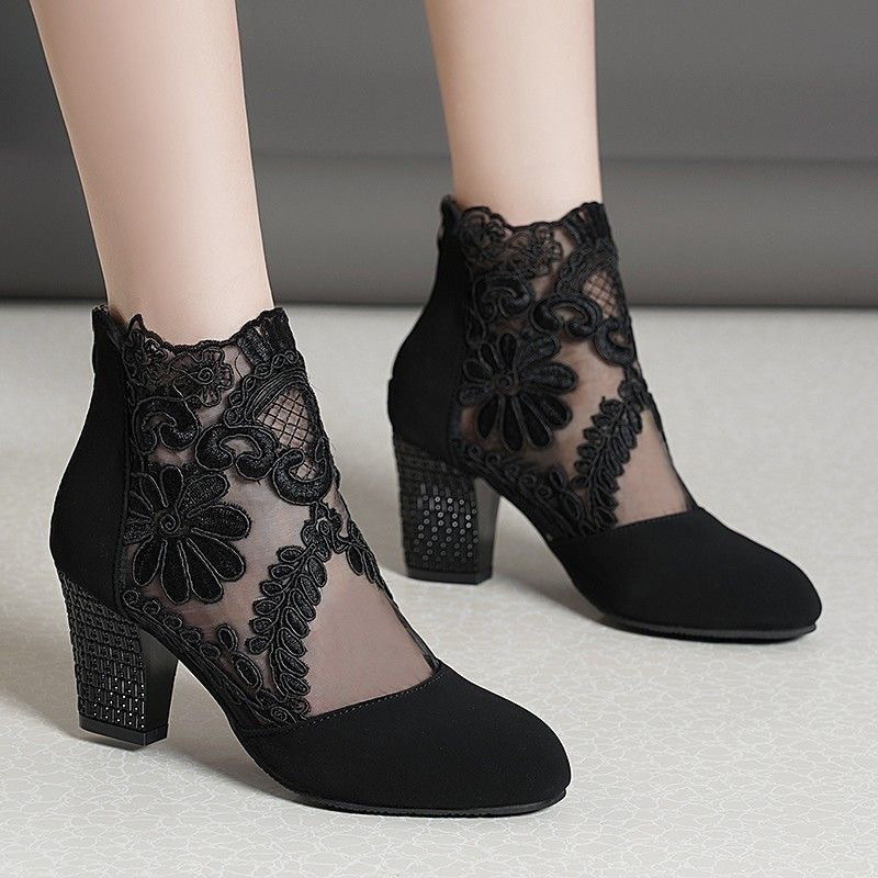 2025 สไตล์ใหม่ของแท้หนัง Toe-Covered รองเท้าแตะผู้หญิงฤดูร้อนส้นหนากลางส้นลูกไม้ผ้ากอซ Breathable แฟชั่น Hollow Casual รองเท้าส้นสูง