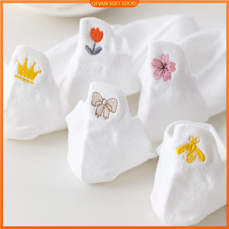 ถุงเท้าสีขาวปักลายสําหรับผู้หญิงถุงเท้าแบบบางน่ารักญี่ปุ่นสําหรับนักเรียน อิน แนวโน้ม