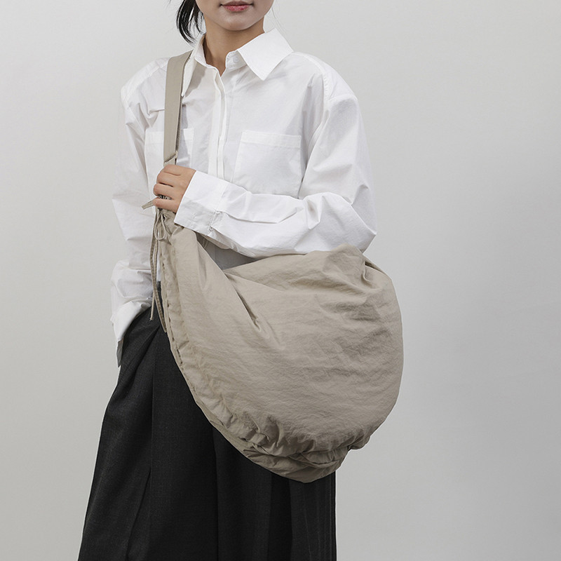 Cos Canopy Crossbody Oversize Nylon Bag กระเป๋าสะพายไหล่