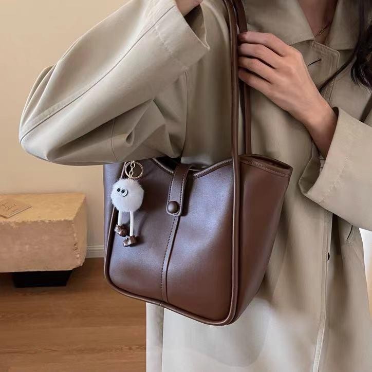 【พร้อมส่ง】miss bag fashion กระเป๋าสะพาย ดีไซน์ไม่ซ้ำใคร ทันสมัย เหมาะสำหรับกลุ่มแฟชั่นใหม่ในปี 2024