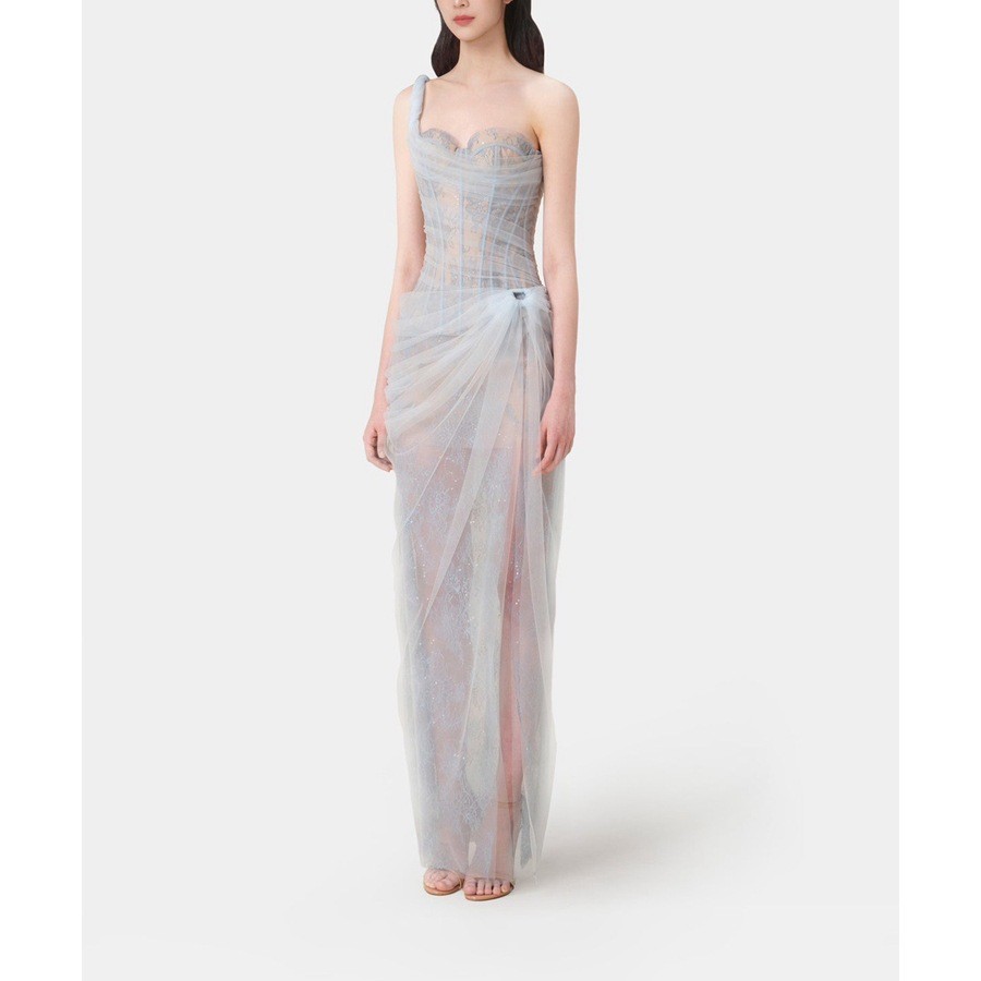 ชุดเดรสสายเดี่ยวรุ่นใหม่