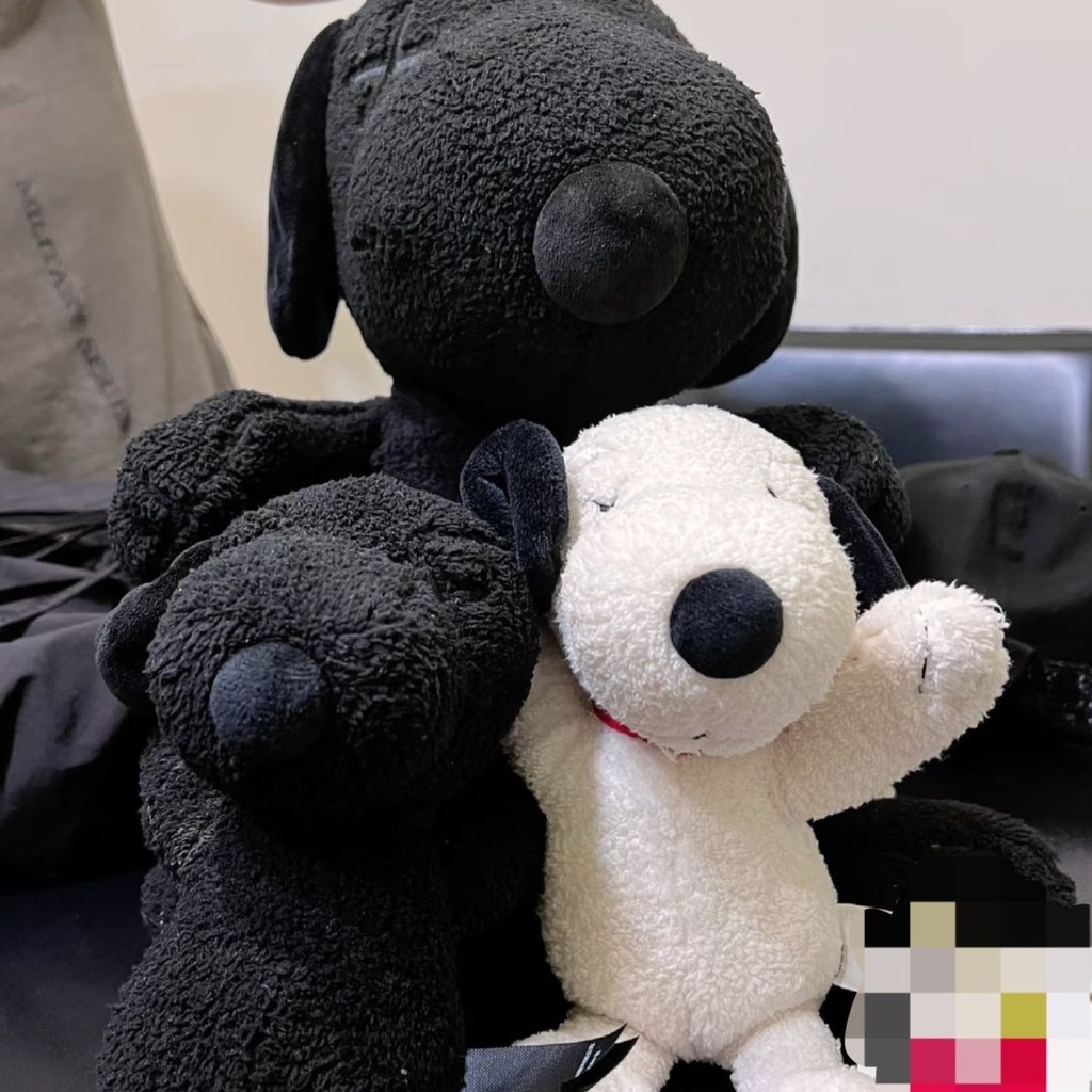 Snoopy kaws snoopy snoopy snoopy Black White Dog ตุ๊กตาของเล่นตุ๊กตา