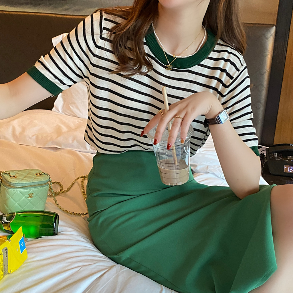 เสื้อลายถักแขนสั้นสำหรับผู้หญิง ทำจากผ้าไหมน้ำแข็งบางเบา เหมาะสำหรับฤดูร้อน สไตล์อินเทรนด์ มีให้เลือกหลายสี
