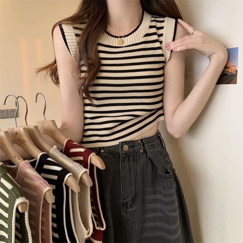 Striped Camisole สวมใส่ด้านนอก รอบคอดูสแลบ แบบกระชับพอดีตัวสำหรับสตรีในฤดูร้อนทำจากผ้าไหมน้ำแข็ง