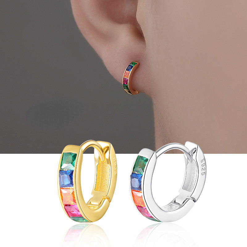 ต่างหูห่วง Cubic Zirconia Huggie กระดูกอ่อน Cuff Hypoallergenic Luxury แฟชั่นรอบต่างหูสําหรับผู้ชายเครื่องประดับ