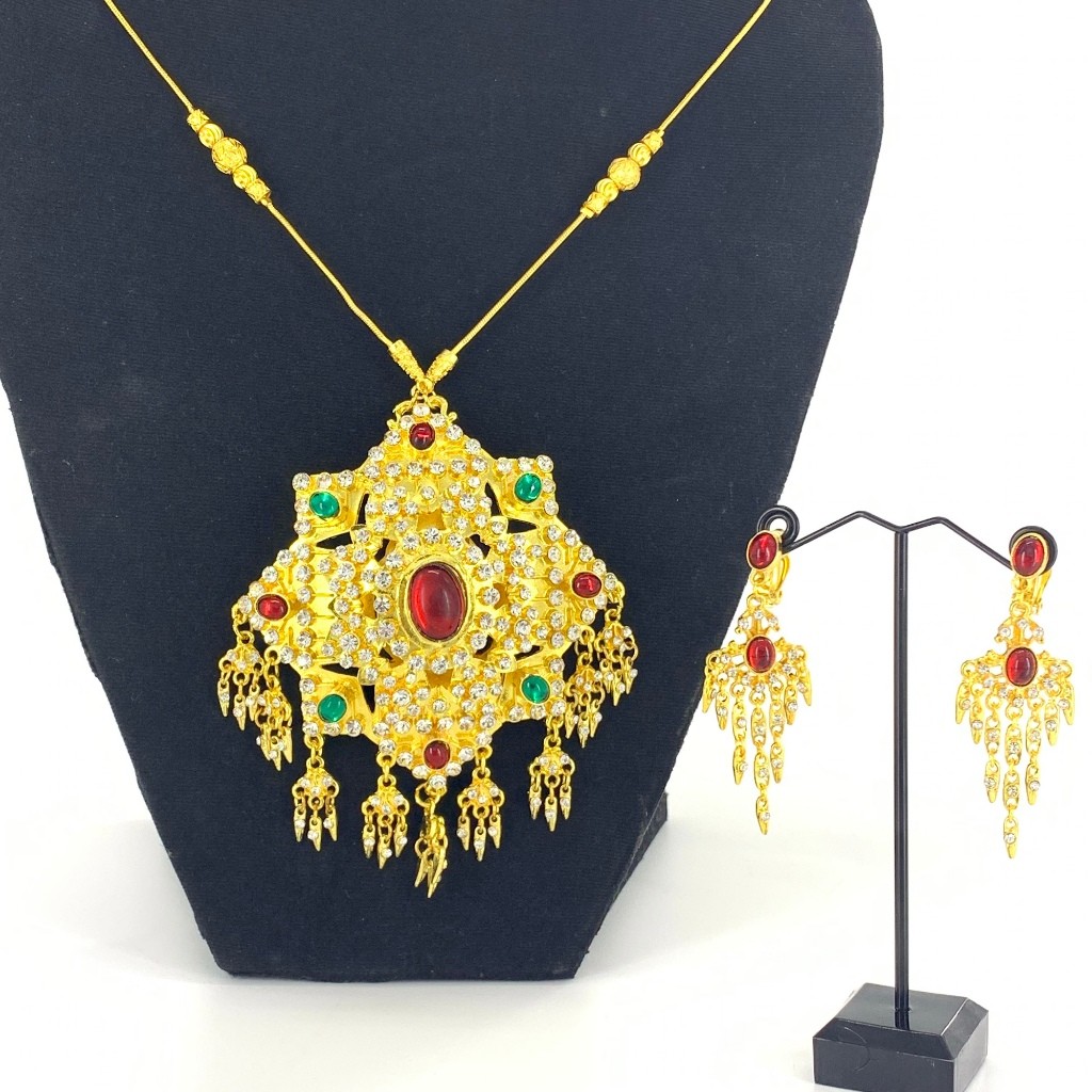 สร้อยคอพร้อมต่างหูระย้า เครื่องประดับชุดไทยและชุดนางรำ ตกแต่งด้วยพลอยสีmjd