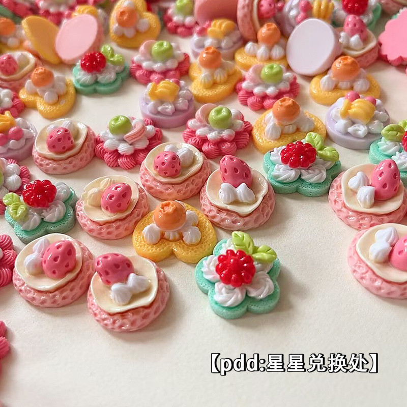 [100 ชิ้นพร้อมสต็อก] จําลองครีมเค้กเรซิ่นลูกอมของเล่นอุปกรณ์เครื่องประดับ ทําเอง กิ๊บถ้วยน้ํากล่องเก็บตู้เย็นสติกเกอร์โรงละครตกแ