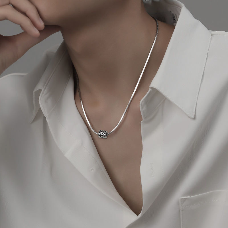 Checkerboard สร้อยคอผู้ชายเอวเล็กงูกระดูกโซ่ High-End Design Clavicle Chain Boys Hip-Hop Simple All-