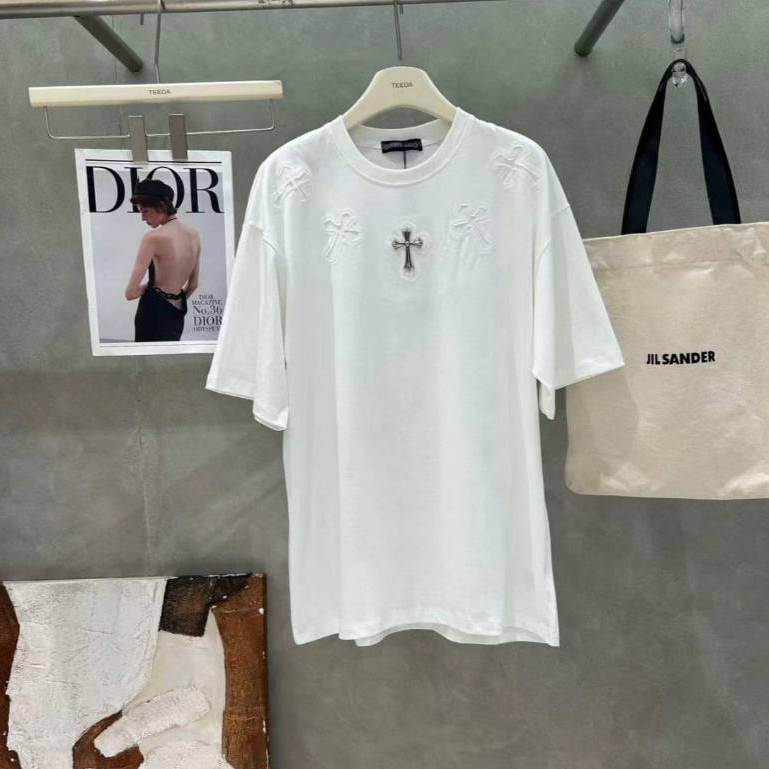 TEEDA โคมฮาร์ท เสื้อยืดแบรนด์งานสวยชนช็อป ผ้าดีมากแต่งเหมือนต้นฉบับ อะไหล่สีเงิน ป้ายถุงแท็กครบ