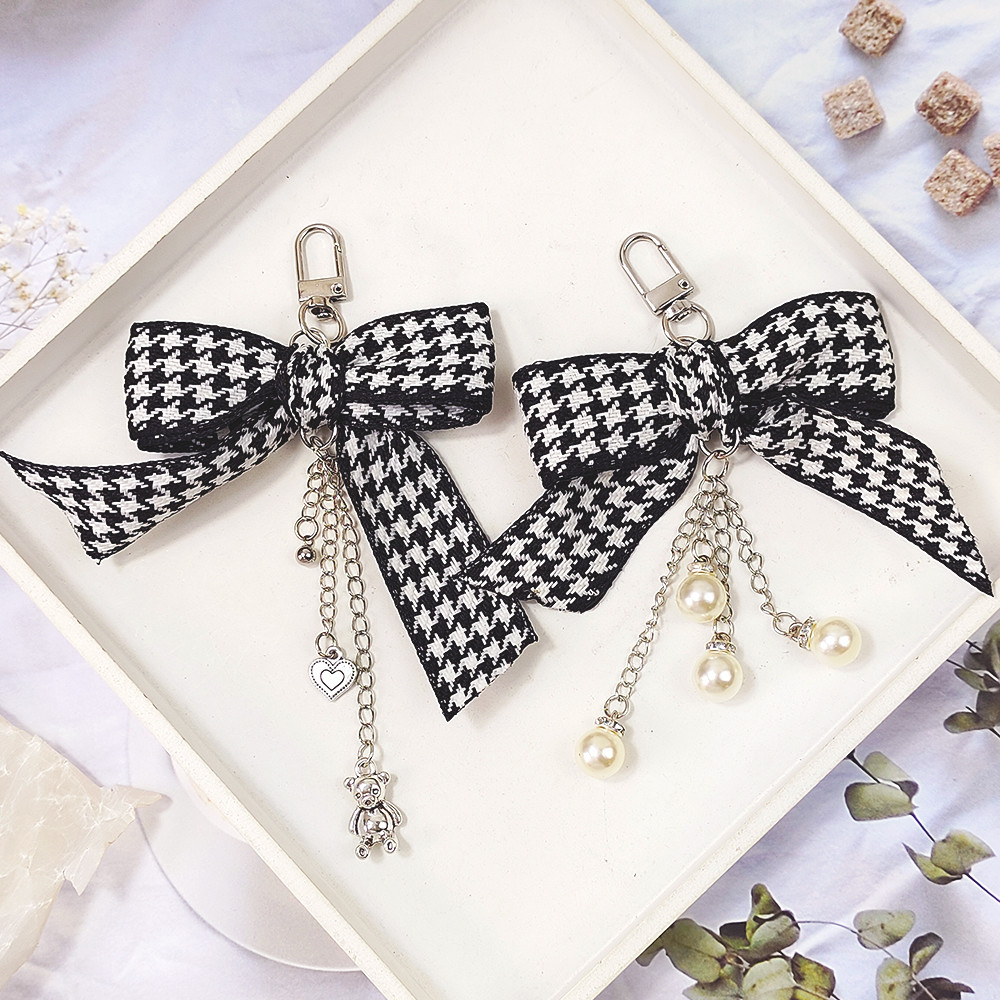 Simple สีดําสีขาวตาข่าย Bow Keyrings หวานเลียนแบบ Pearl Bear พู่ Keyrings หูฟังจี้ของขวัญของที่ระลึก