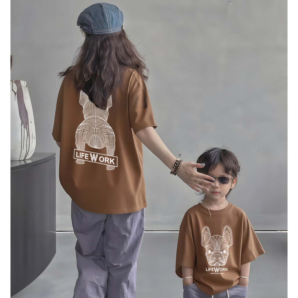 🔥พร้อมส่ง&COD🔥RINA STUDIO    สินค้าใหม่ในปี 2025! เสื้อยืดแขนสั้นสำหรับครอบครัว มีความสบายและนุ่ม เสื้อผ้าแตนม้า 100%