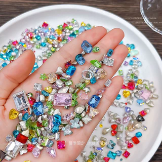 30 ชิ้นสี Candy โซดาแต่งเล็บเพชรสามมิติผสมสีโปร่งใสด้านล่างชี้ Love Heart Rock Candy เล็บรูปทรงพิเศษ