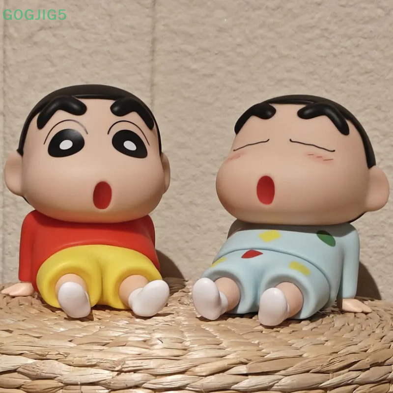 [GOGJIG5] 12 ซม.Crayon Xiaoxin อะนิเมะขี้เกียจที่วางโทรศัพท์ขาตั้งโทรศัพท์เดสก์ท็อปตกแต่งอินเทรนด์เล่นตุ๊กตาทํามือของขวัญวันเกิดของเล่น UOO