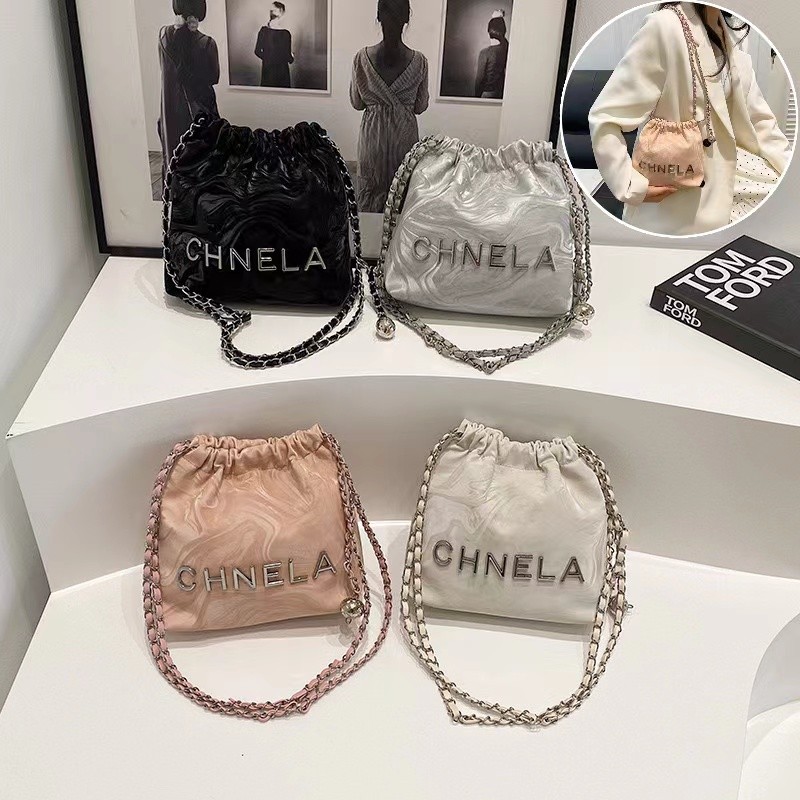 shiny girl กระเป๋าแฟชั่นผู้หญิงสะพายข้าง กึ่งหนังกึ่งโซ่ มี4สี สไตล์สวยมาก EP8811 Women's fashion sh