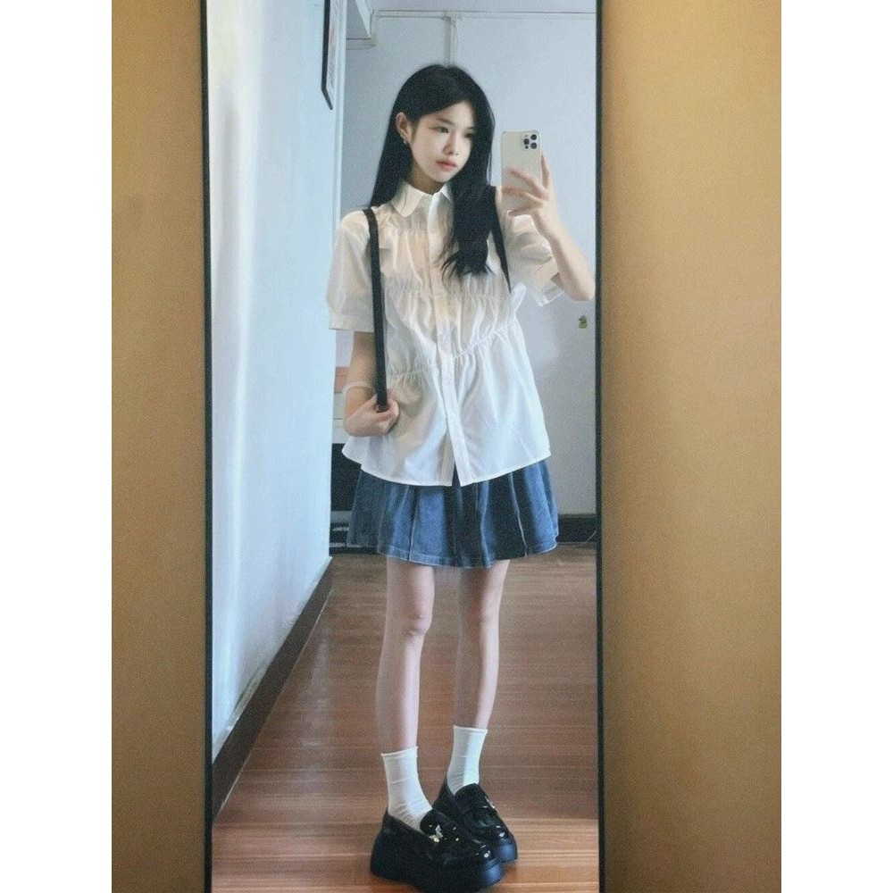 เสื้อเชิ้ตแขนสั้นสีขาวอเนกประสงค์สไตล์กระโหลกของผู้หญิงหลวม