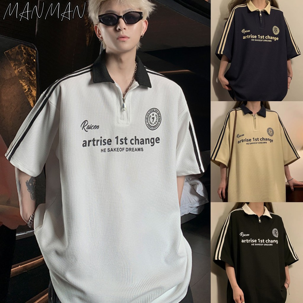 MANMAN เสื้อโปโลผู้ชาย มีซิป ลายทาง ชุดคู่รัก เสื้อผู้หญิง แบบบาง แบบหลวม แขนสั้นคอปก