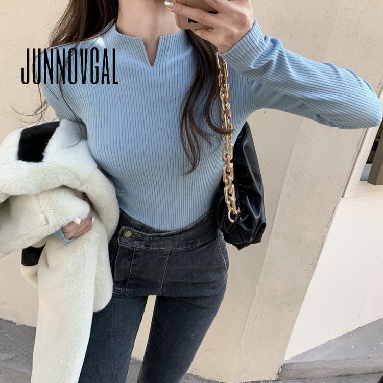 Junnovgal เสื้อยืดผู้หญิง 2024 แขนยาวสไตล์ใหม่ถักเต่าคอสีทึบ