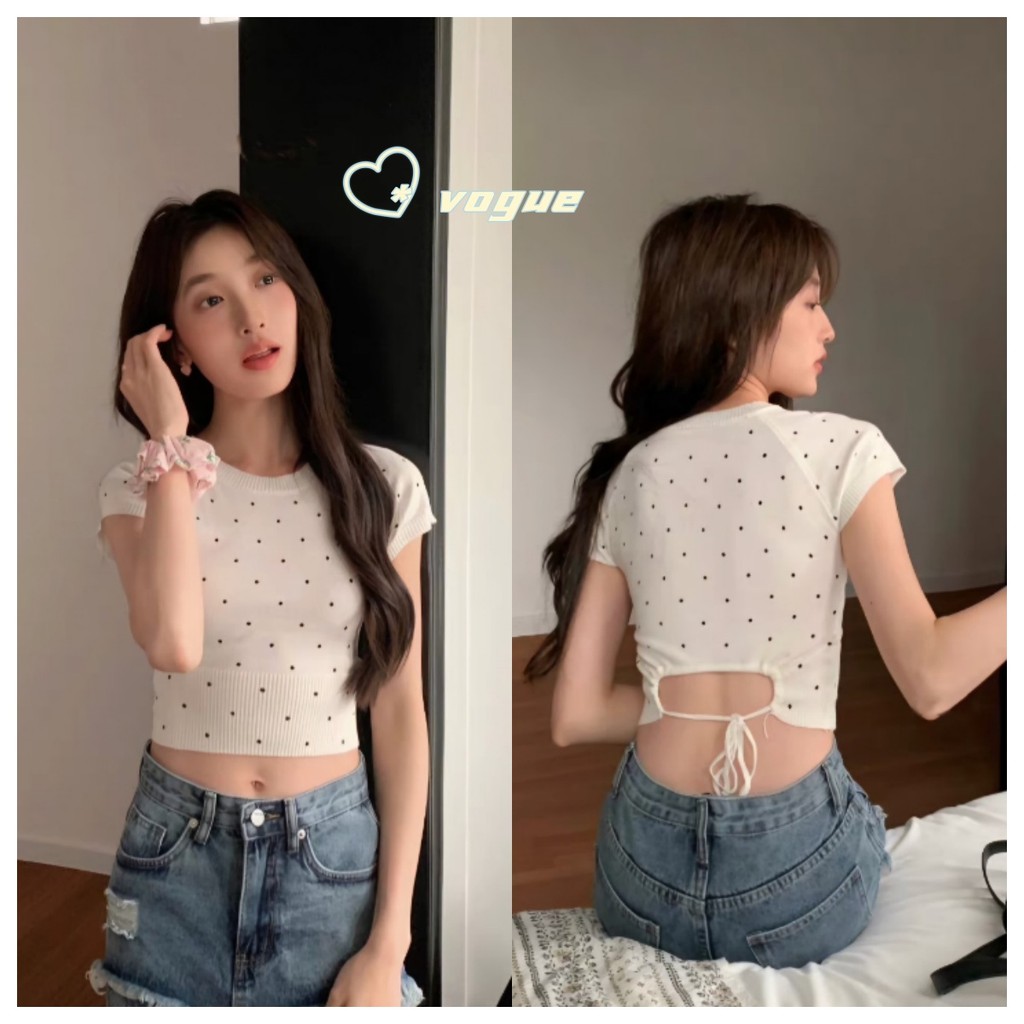 Vogue พร้อมส่ง เสื้อยืดครอปไหมพรมแขนสั้น คอกลม ดีเทลเว้าหลัง ลาดลายจุด (Z031-1)