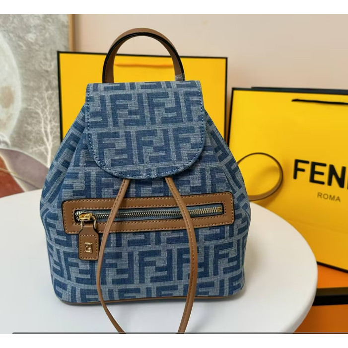 แฟชั่น Fendi หนังแท้ กระเป๋าเป้ ผ้าคาวบอยคุณภาพสูง ความจุสูง กีฬาสบาย ๆ คุณผู้หญิงกระเป๋าคอมพิวเตอร์