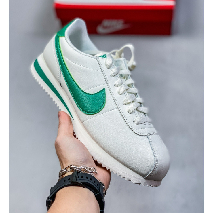 NIKE CLASSIC CORTEZ Casual Shoes รองเท้าผ้าใบผู้ชายรองเท้าวิ่งผู้หญิงสีขาวสีเขียว1g03