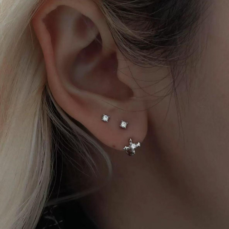 ต่างหูสไตล์หวานๆ สำหรับผู้หญิง แบบเรียบง่าย มีเซอร์โคเนียฝังใน และออกแบบให้ตกแต่งอยู่ด้านล่าง เป็นต่างหูสตั๊ดขนาดเล็ก - รูปที่ 2