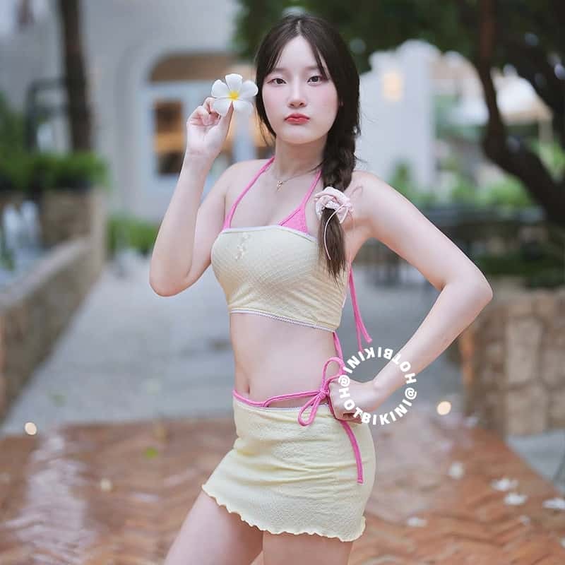 🧡Hot.Bikini🩷ชุดว่ายน้ำแฟชั่น 3 ชิ้น bikini set  beachwear มีฟองน้ำ การตกแต่งโบว์ ใหม่ summer ส่งไวจากไทย