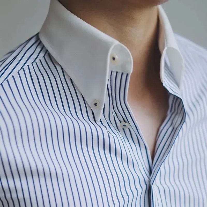 [J & N] เสื้อเชิ้ตลายทางลําลองผู้ชายแขนยาวฤดูใบไม้ผลิฤดูใบไม้ร่วงRetro Pointed Collar Anti-Wrinkle TopธุรกิจAll-Matchเสื้อเชิ้ตสีขาวเสื้อเชิ้ตแขนยาวผู้ชาย
