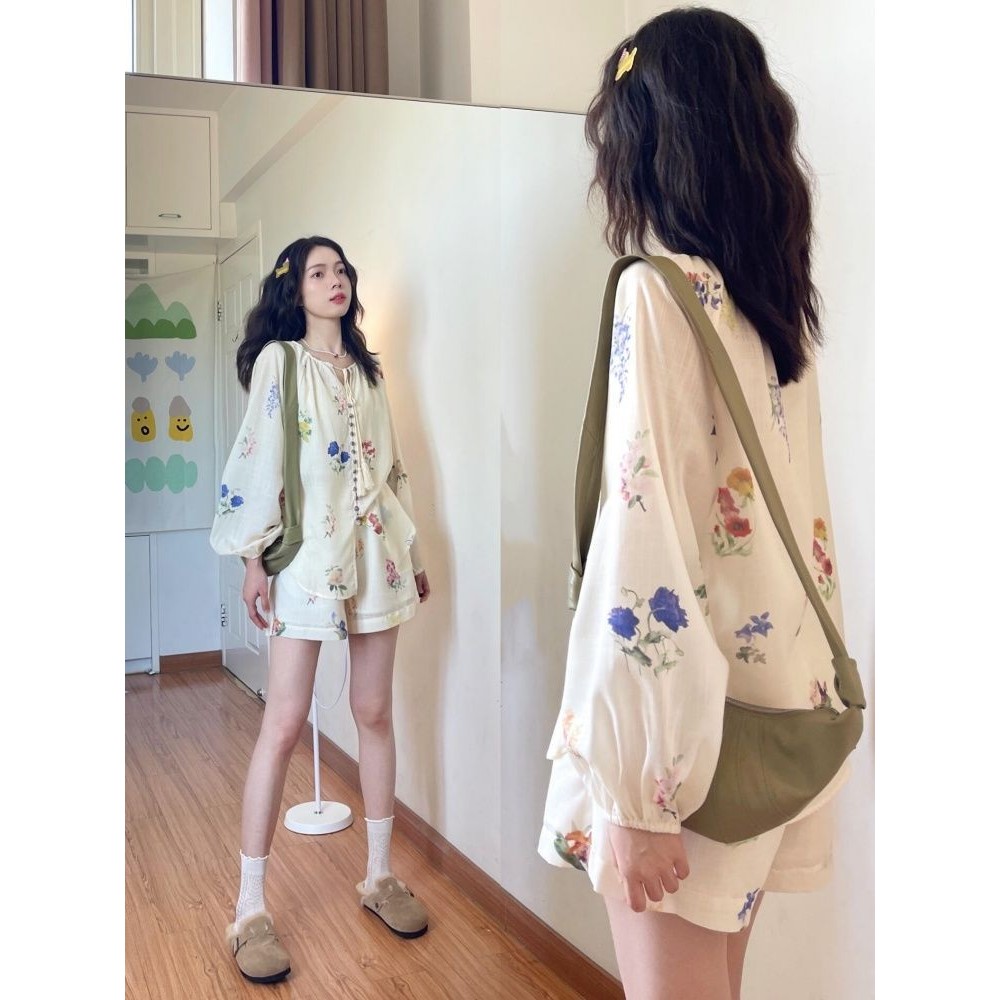พร้อมส่ง จัดส่งไว! ดอกไม้ครีมกันแดดเสื้อกางเกงขาสั้นชุดสองชิ้นผู้หญิงฤดูร้อนปีนี้ยอดนิยมใจกว้าง เดเซนต์ ลําลองหนึ่งทั้งชุดสวมใส่