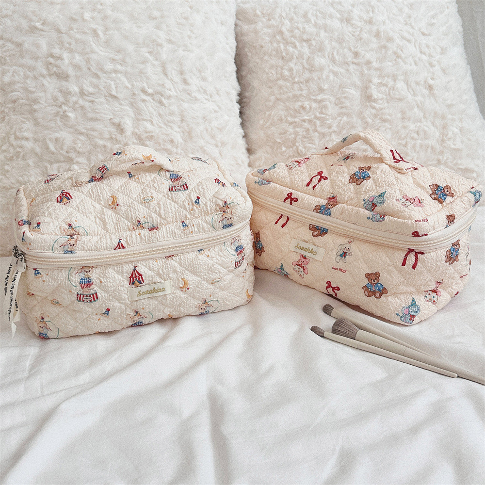 ใหม่กระเป๋าเครื่องสําอางการ์ตูนเดินทางแบบพกพาขนาดใหญ่-ความจุถุงเก็บอุปกรณ์อาบน้ําน่ารักหมีแบบพกพาถุงเก็บเครื่องสําอางรูปแบบใหม่ฟองเนื้อผ้านวมผ้าฝ้ายกระต่ายเครื - รูปที่ 5