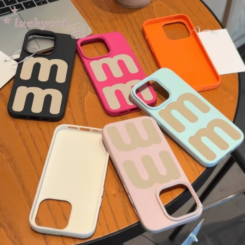 Iphone 15 14 13 12 11 Pro Max X Xr Xs Max เคสโทรศัพท์น่ารัก Ins ความเรียบง่าย MM ตัวอักษรสีลูกกวาดคู่หนังนุ่มปกหลัง