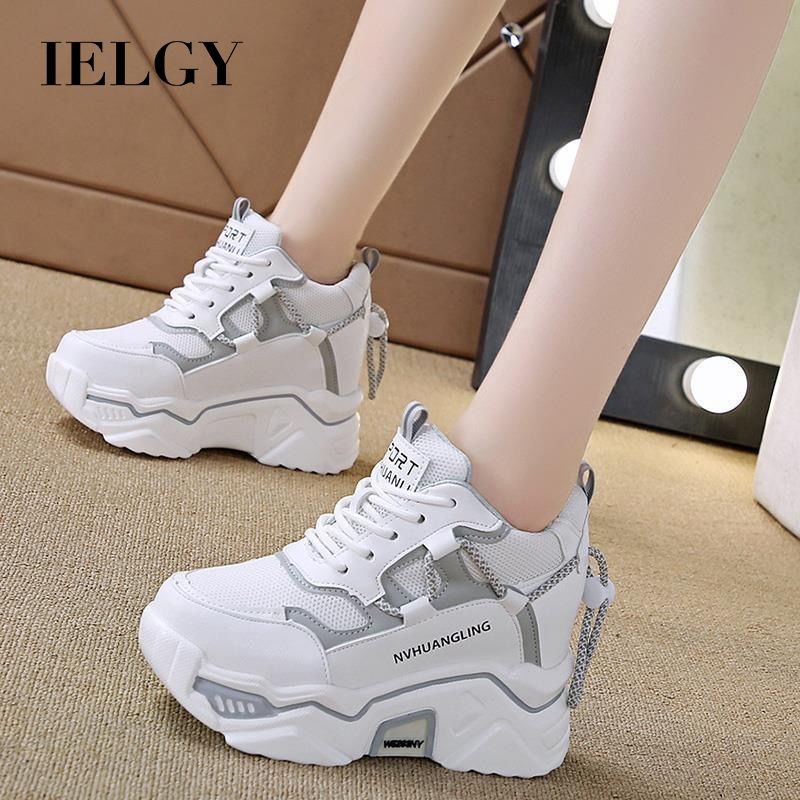 IELGY รองเท้าผู้หญิงเพิ่มความสูงด้านใน 10 ซม. หนา พื้นรองเท้า กีฬาลําลองผู้หญิงเวอร์ชั่นเกาหลีของ 100 รองเท้าพ่อส้นสูง