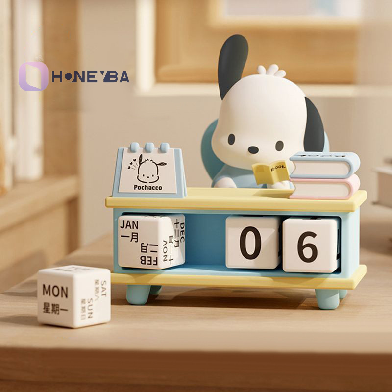 <Honeyby>Sanrio Kuromi Pochacco ปฏิทินตั้งโต๊ะ Series เครื่องประดับน่ารักตกแต่งโต๊ะวันเกิดสําหรับเด็กของขวัญปีใหม่ Nice