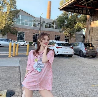 เสื้อยืดผู้หญิงแฟชั่น ส่วนยาวหลวมของเวอร์ชั่นเกาหลีของฮาราจูกุสไตล์มัดย้อมเสื้อยืดเสื้อคู่รัก ใส่สบาย