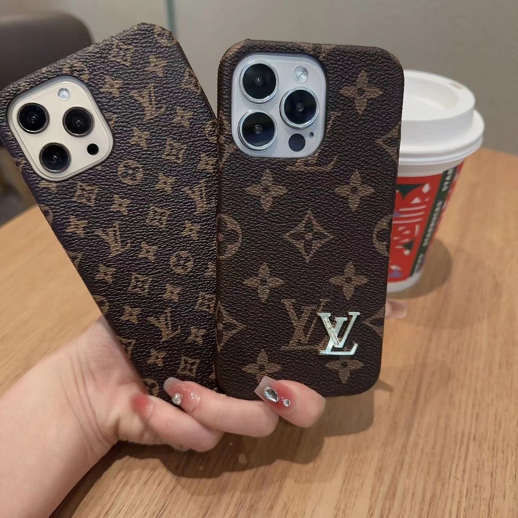 เคส iphone 16 Promax หนังสายตายาวป้ายโลหะเคสโทรศัพท์เหมาะสําหรับiphone 16 Promax 15 Plus 11 13 14 XS Maxเคสโทรศัพท์