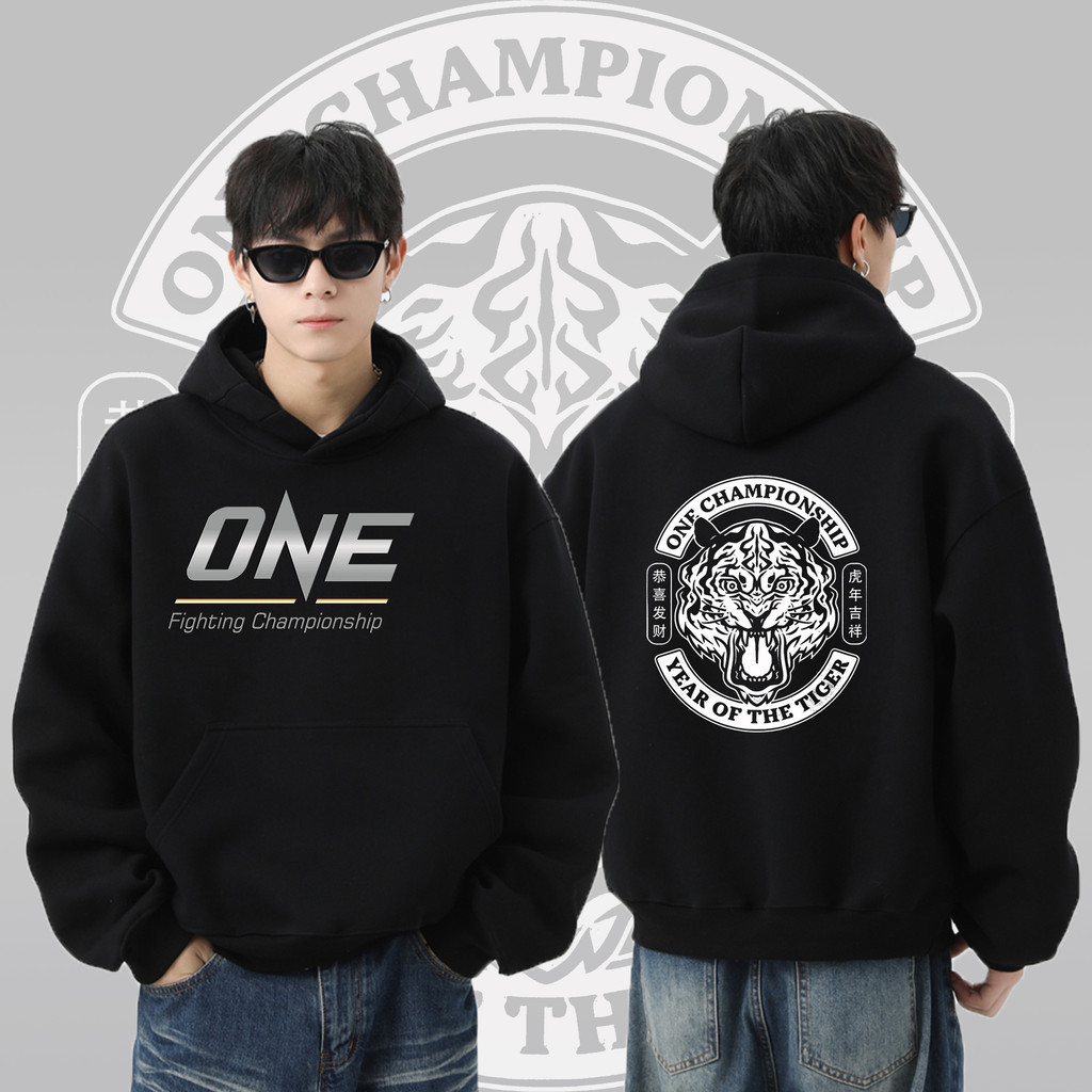 One Championship เสื้อฮู้ดแขนยาวและเสื้อยืดผ้าฝ้ายสามารถสวมใส่ได้ทั้งชายและหญิง สวมใส่สบายและไม่หดตัวหรือยับย่น#Hg02S-5X