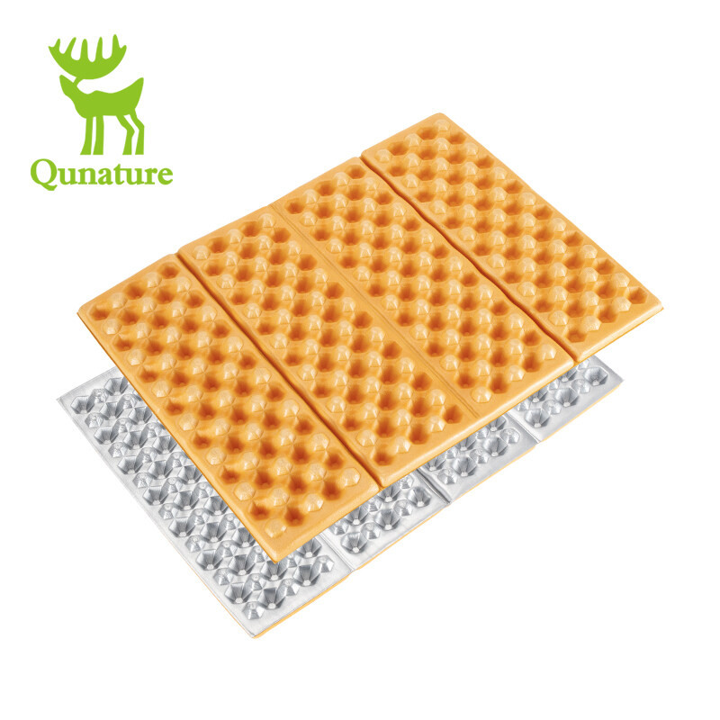 Qunature พรมปูพื้นตั้งแคมป์กลางแจ้งเสื่อกันความชื้นหนาเสื่อปิกนิกพักกลางวันแบบพกพาไข่สล็อตเบาะรองนั่งพับ