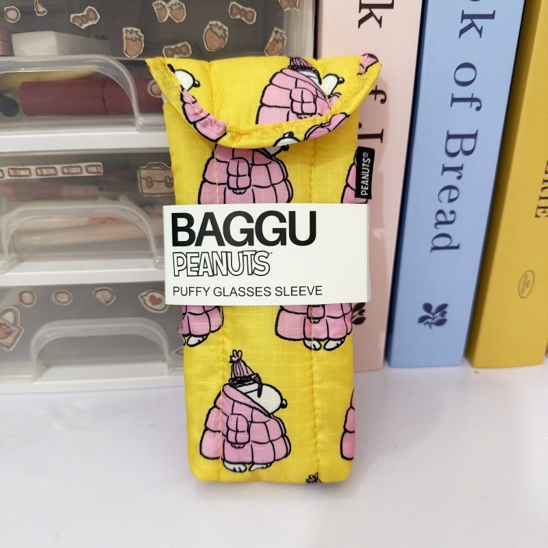ใหม่! กระต่ายคิตตี้ มิฟฟี่ กระเป๋าผ้านวมสำหรับแว่นตากันแดด พกพาสะดวก ออกแบบมาให้มีการพับและการยึดด้วยเข็มขัดแม่เหล็ก ราคา ถูกที่สุด ดีลบีเคเค แกลเลอรีภาพที่ 6