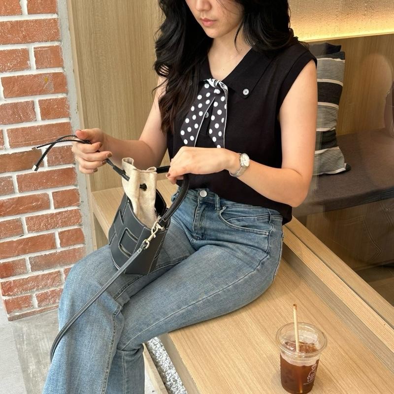 KEIRA TOP | ไหมพรมซีทรูแขนกุดคอปกมาพร้อมกับผ้าพันคอ Poka Dot มี 2 ลาย 2 สไตล์ คลาสสิคปนเซ็กซี่เล็กๆ